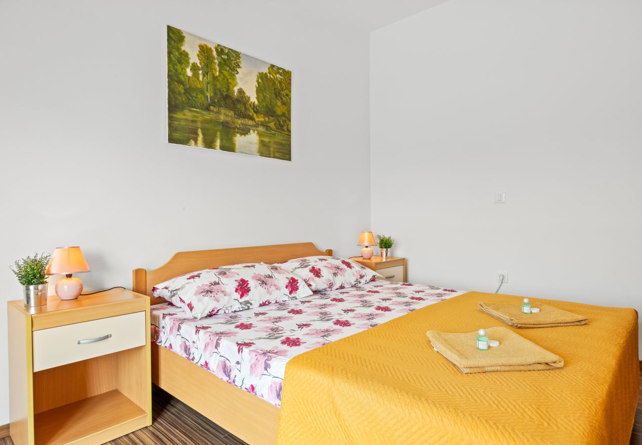 Apartment in Galižana - Apartment Vito with Balcony