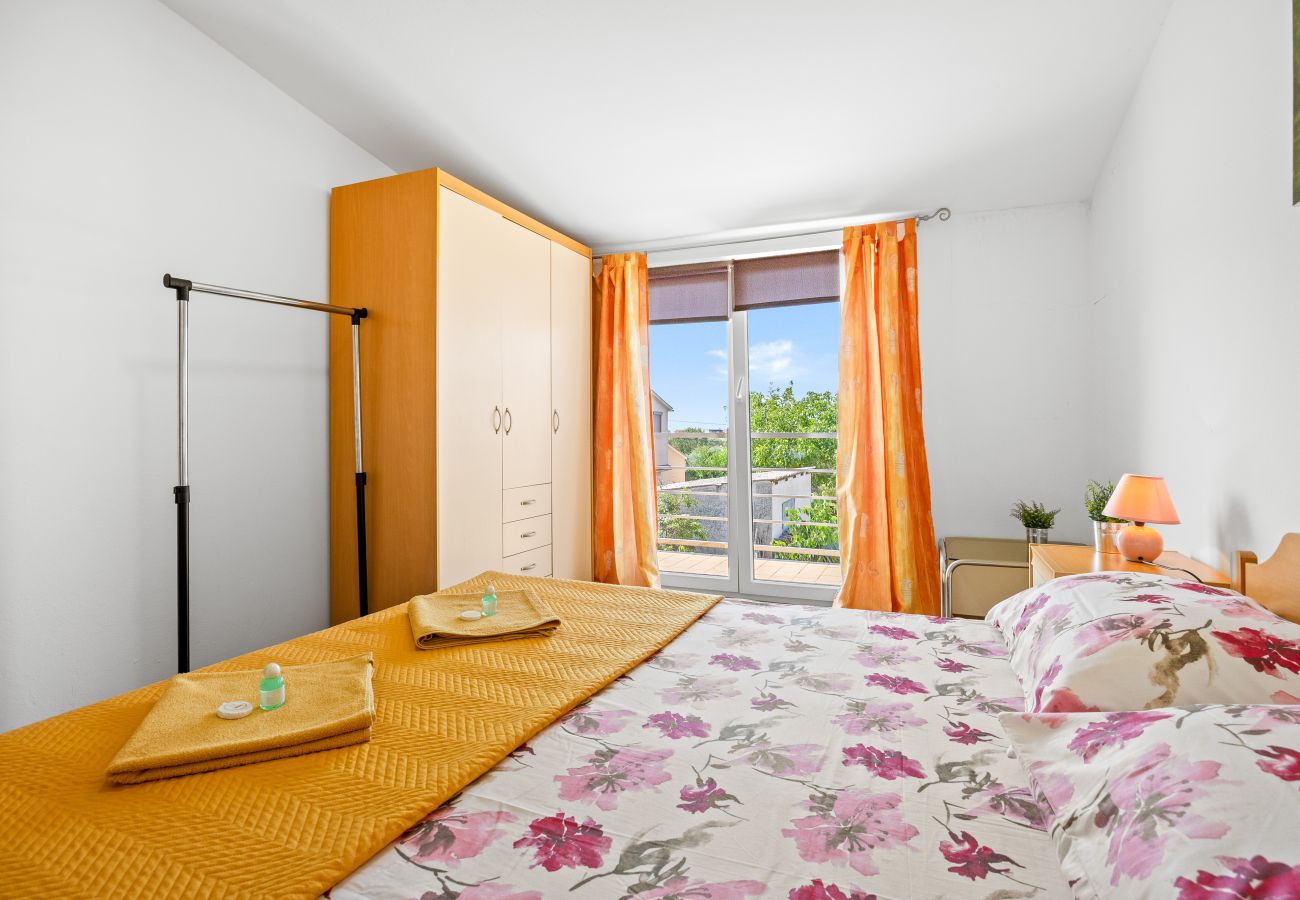 Apartment in Galižana - Apartment Vito with Balcony