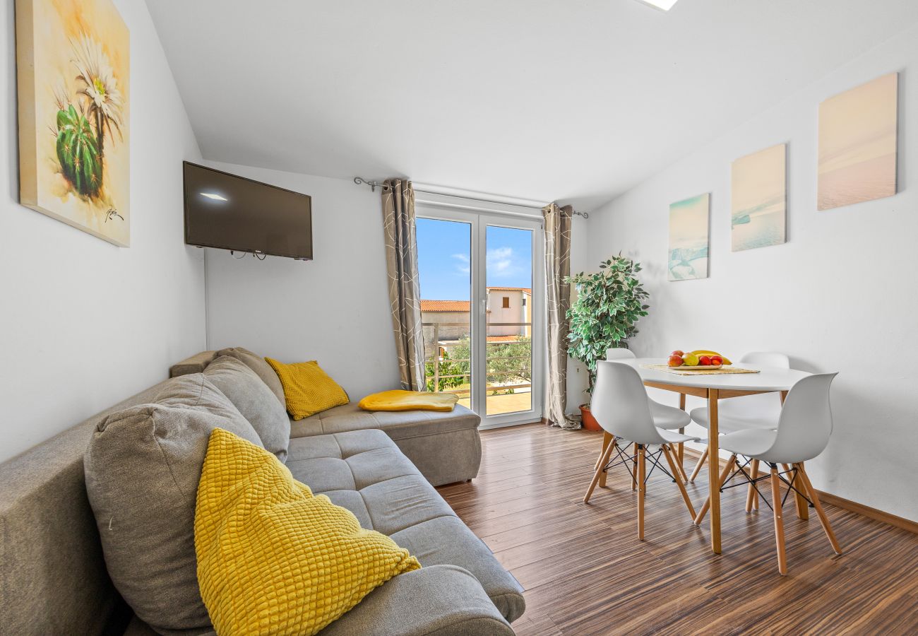 Apartment in Galižana - Apartment Vito with Balcony