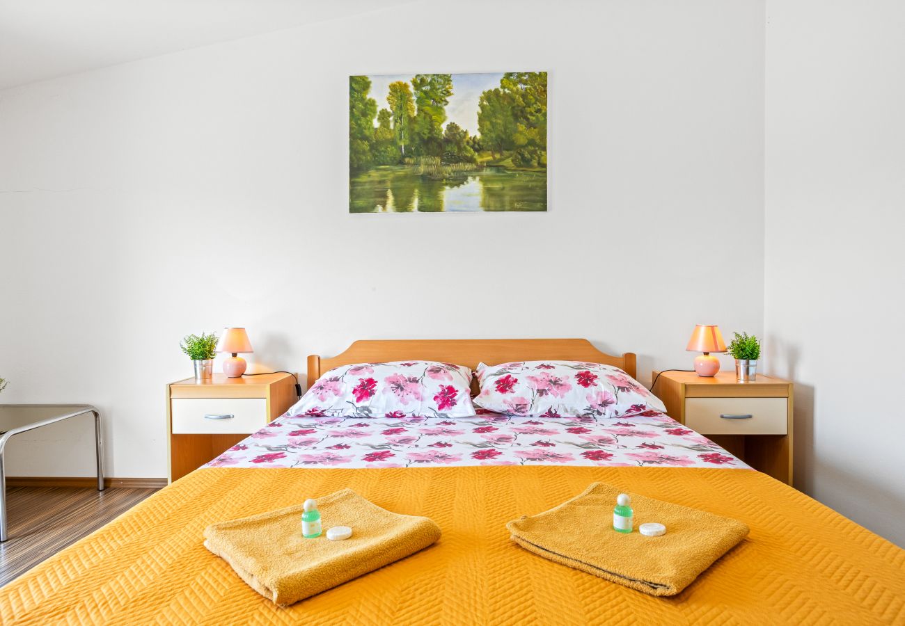 Apartment in Galižana - Apartment Vito with Balcony