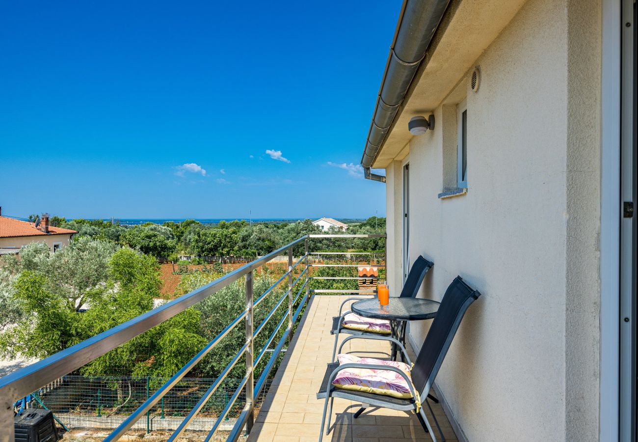 Apartment in Galižana - Apartment Vito with Balcony