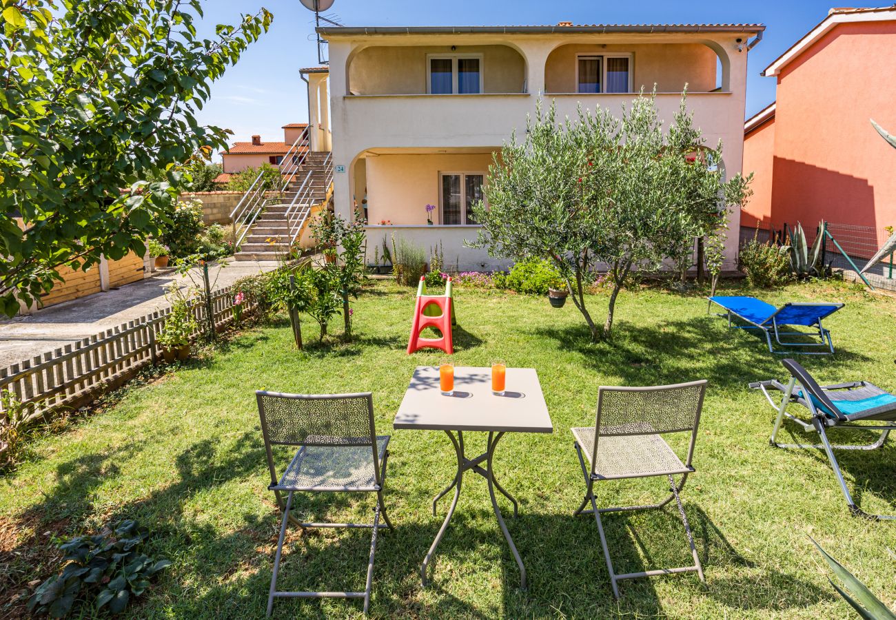 Apartment in Galižana - Apartment Vito with Balcony