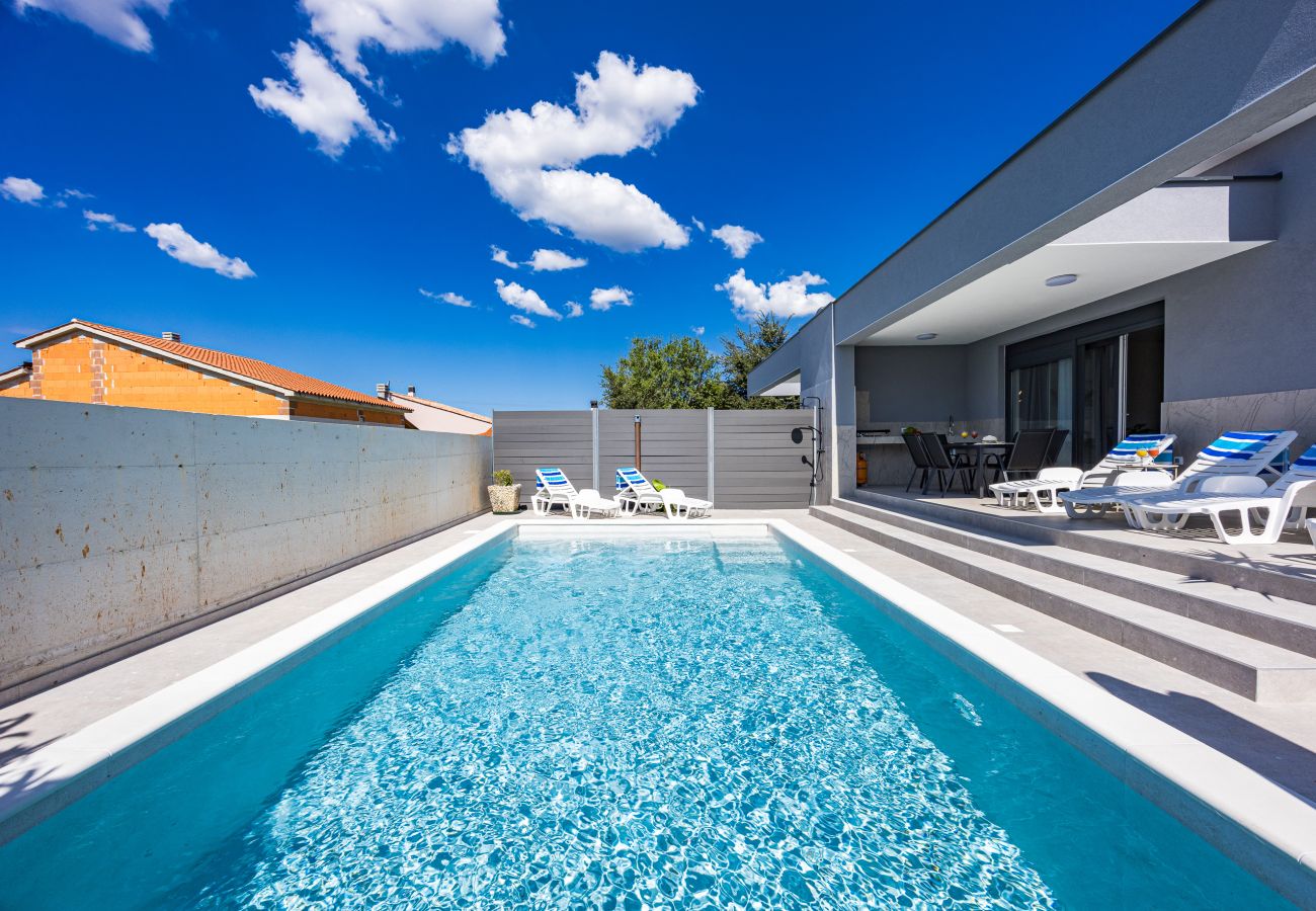 Villa in Radeki Polje - Modern Family Villa Mia with Private Pool