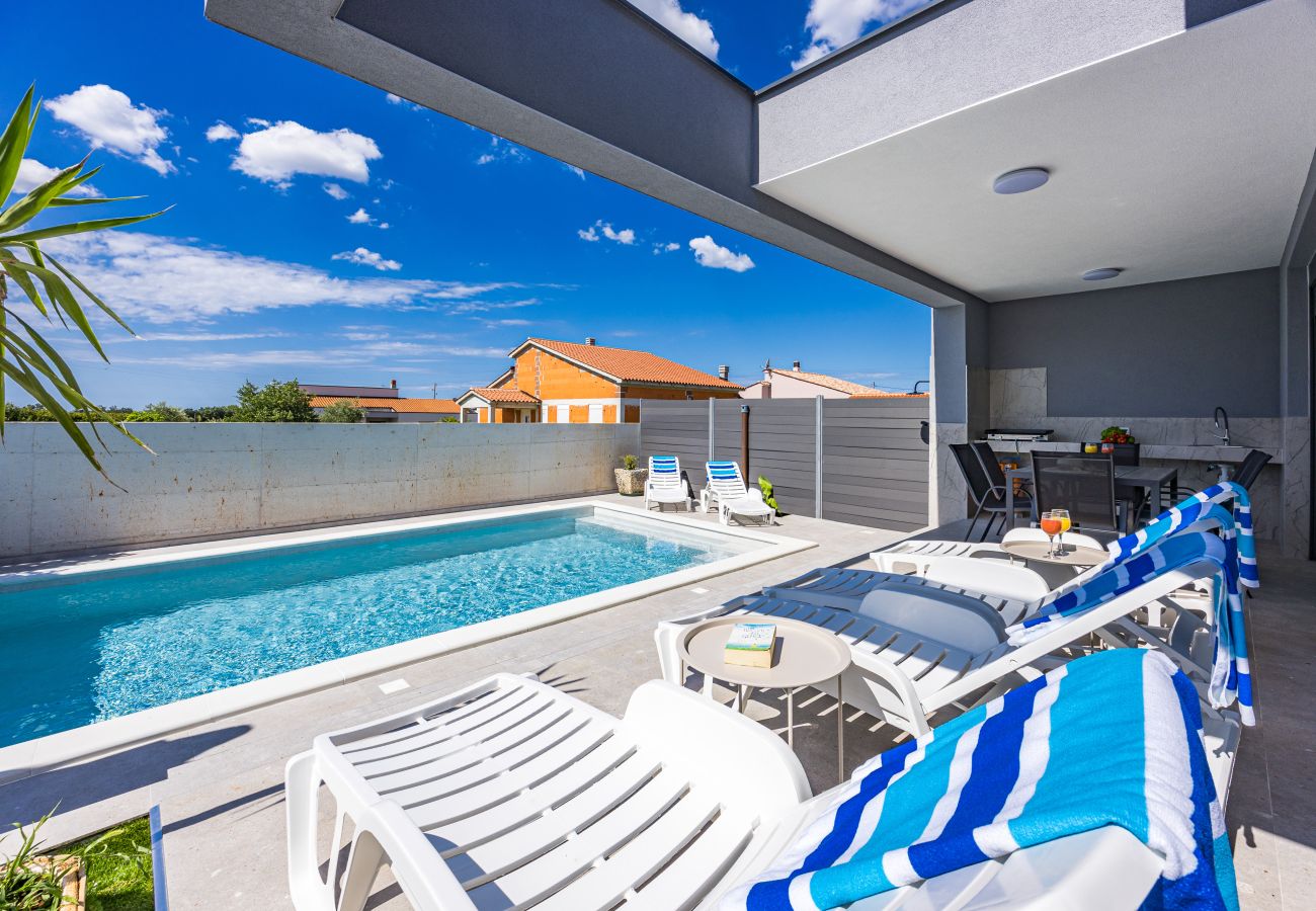 Villa in Radeki Polje - Modern Family Villa Mia with Private Pool