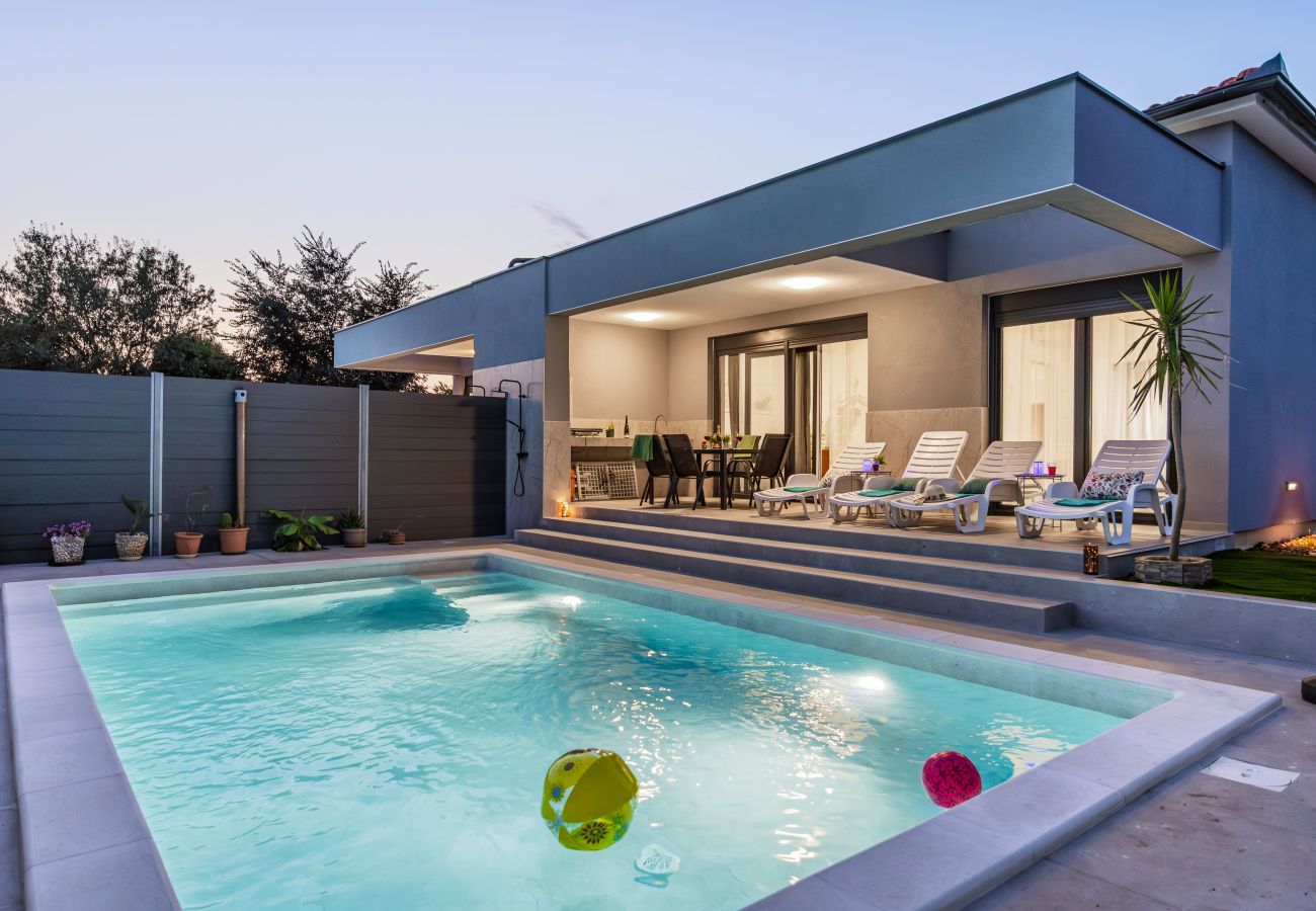 Villa in Radeki Polje - Modern Family Villa Mia with Private Pool
