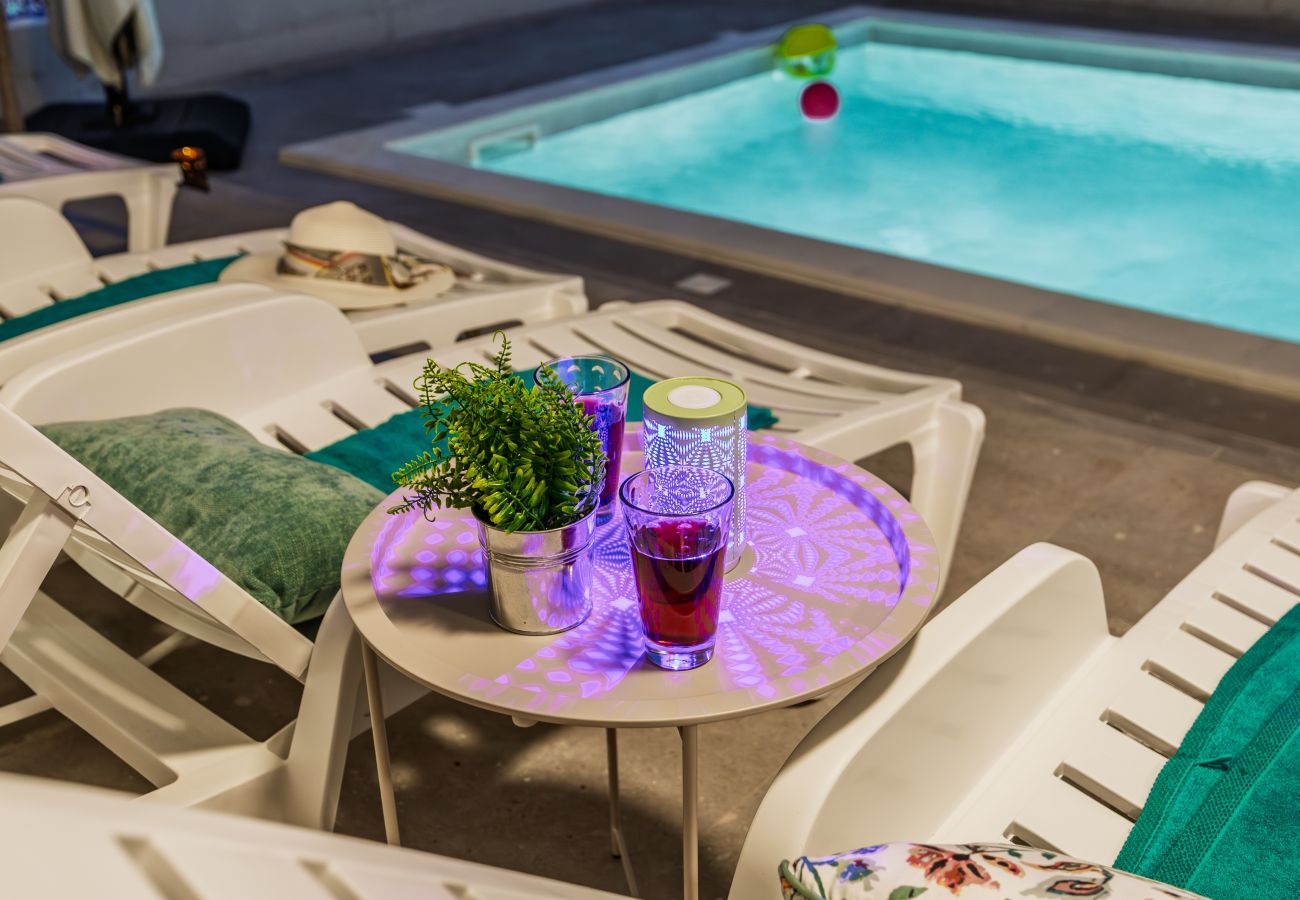 Villa in Radeki Polje - Modern Family Villa Mia with Private Pool