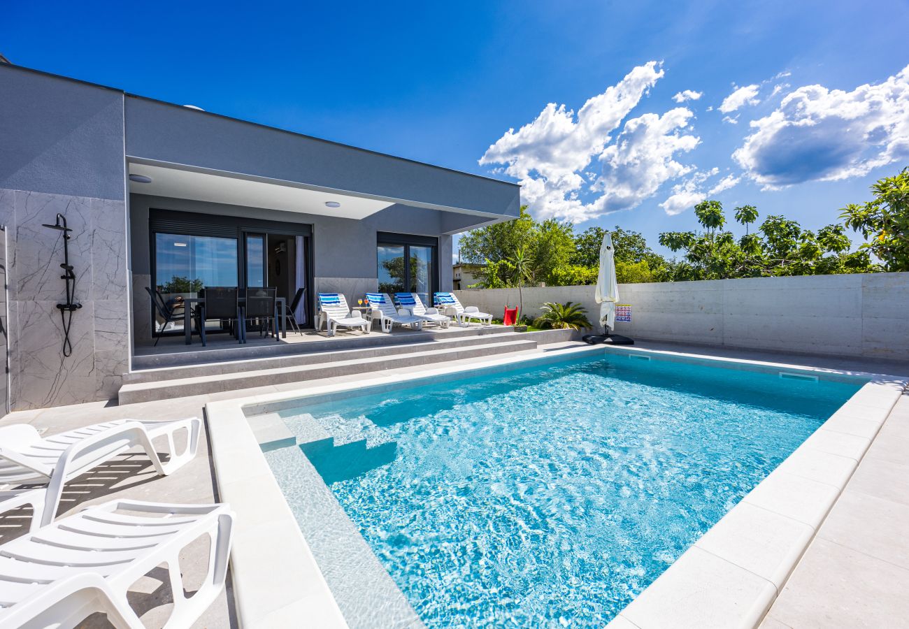 Villa in Radeki Polje - Modern Family Villa Mia with Private Pool