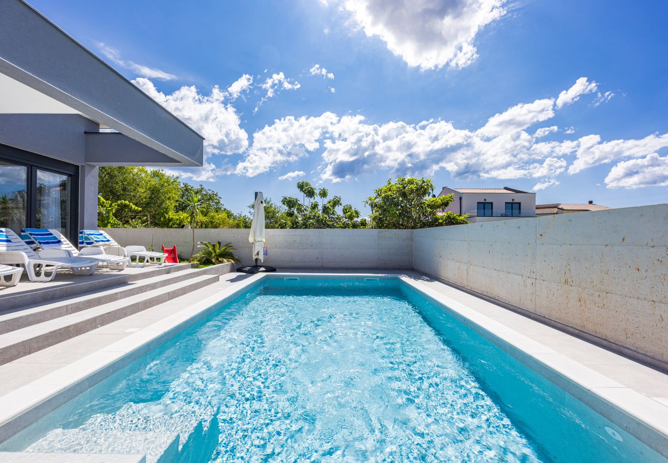Villa in Radeki Polje - Modern Family Villa Mia with Private Pool