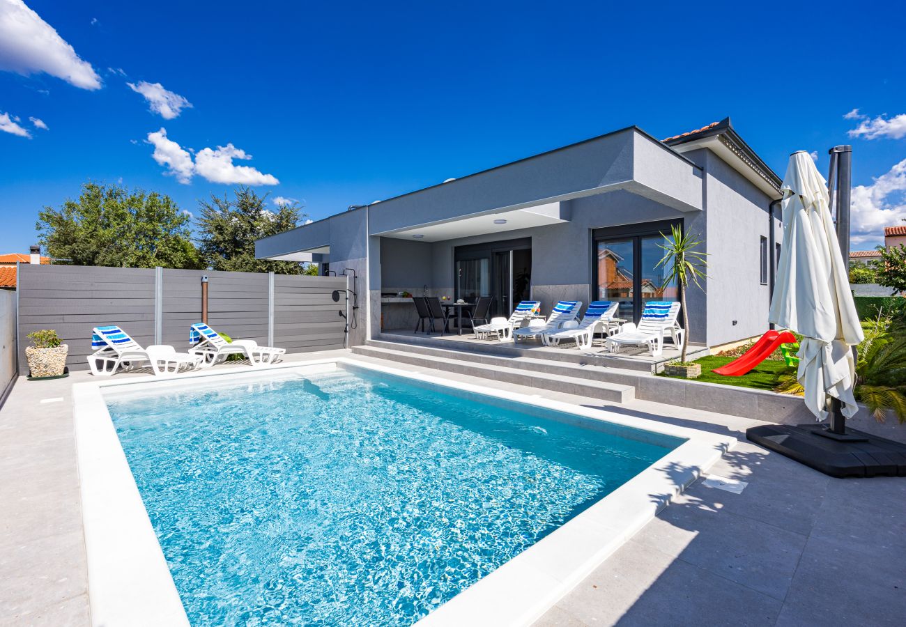 Villa in Radeki Polje - Modern Family Villa Mia with Private Pool