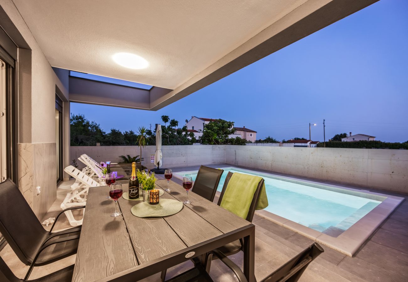 Villa in Radeki Polje - Modern Family Villa Mia with Private Pool