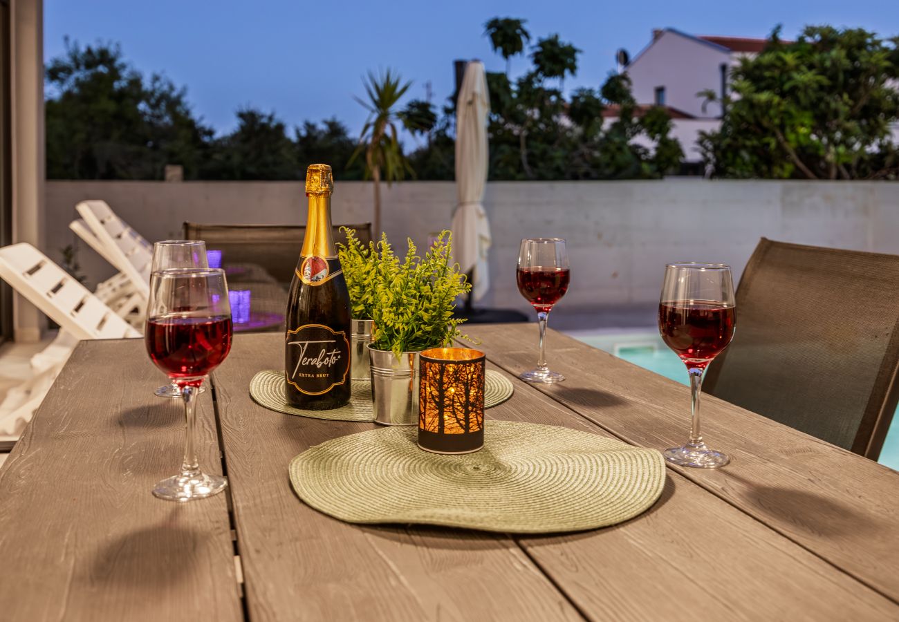 Villa in Radeki Polje - Modern Family Villa Mia with Private Pool