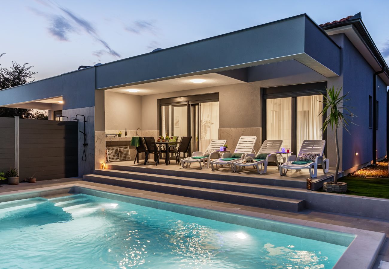 Villa in Radeki Polje - Modern Family Villa Mia with Private Pool