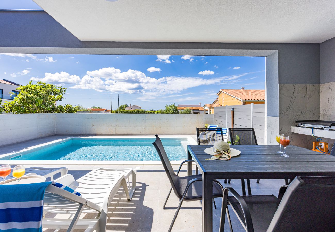 Villa in Radeki Polje - Modern Family Villa Mia with Private Pool