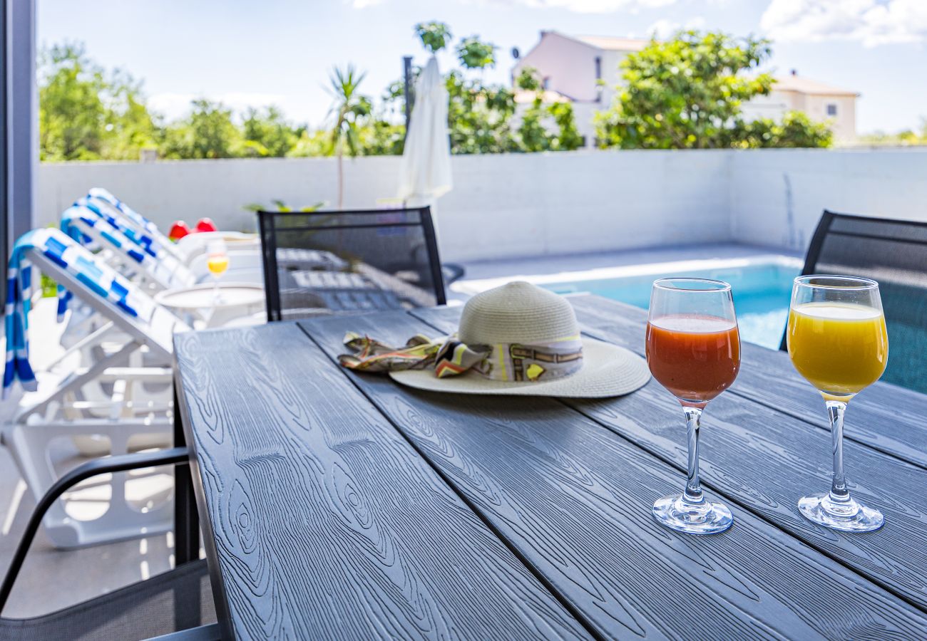 Villa in Radeki Polje - Modern Family Villa Mia with Private Pool