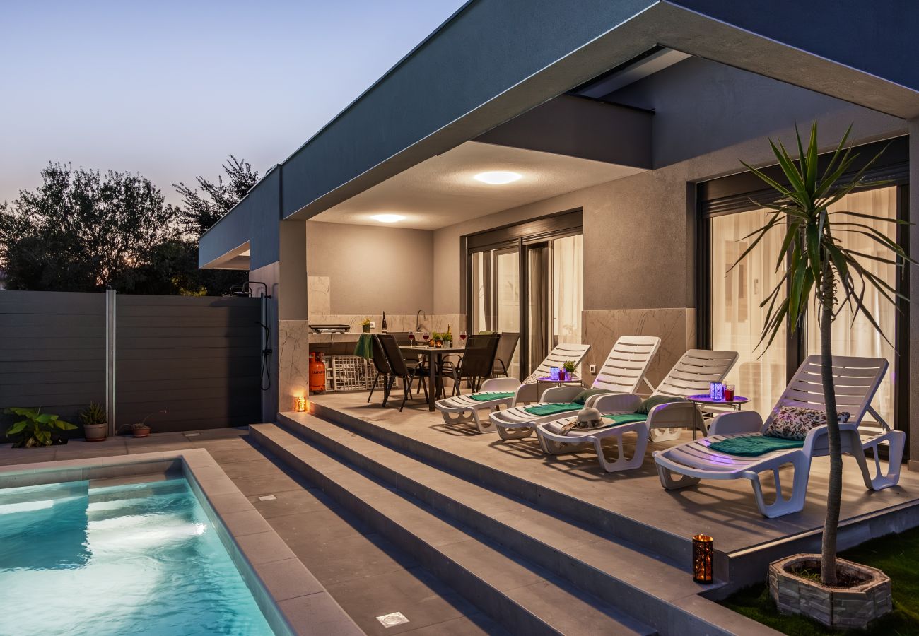Villa in Radeki Polje - Modern Family Villa Mia with Private Pool
