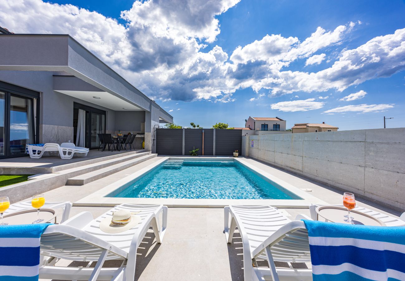 Villa in Radeki Polje - Modern Family Villa Teo with Private Pool