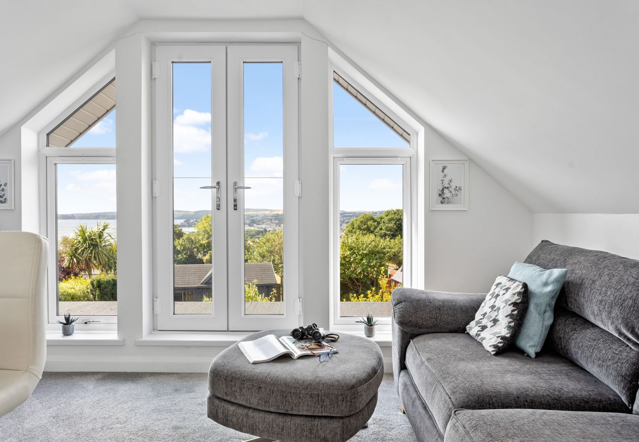 Relaxing bright and airy living room