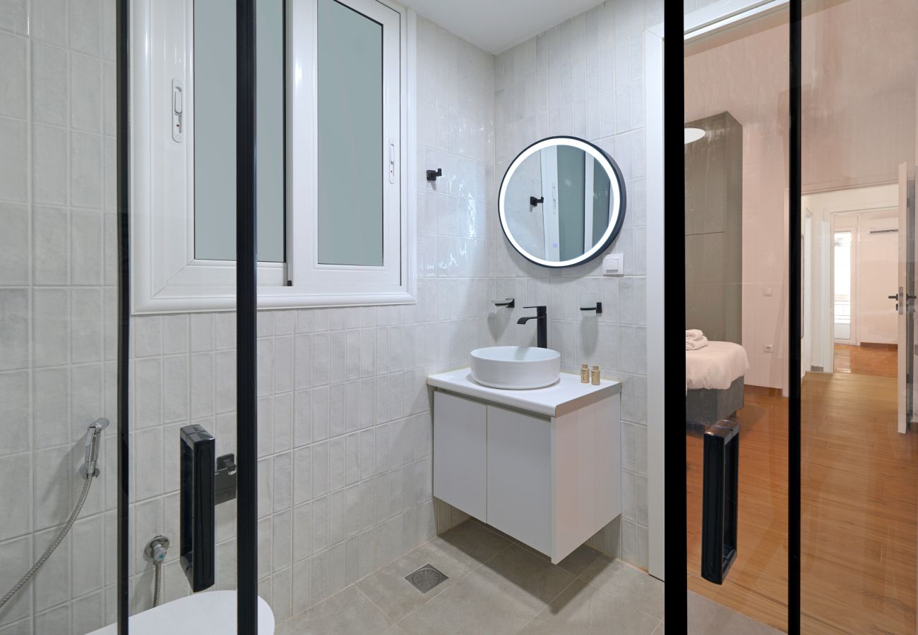 Apartment in Athens - Modern Comfort in Kipseli