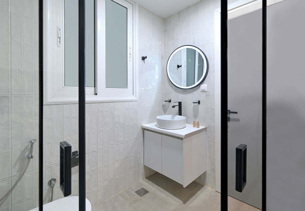 Apartment in Athens - Modern Comfort in Kipseli