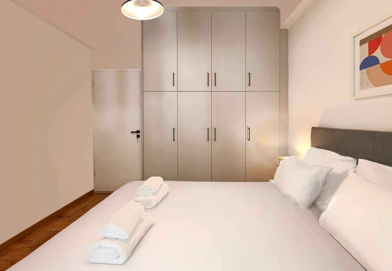 Apartment in Athens - Modern Comfort in Kipseli