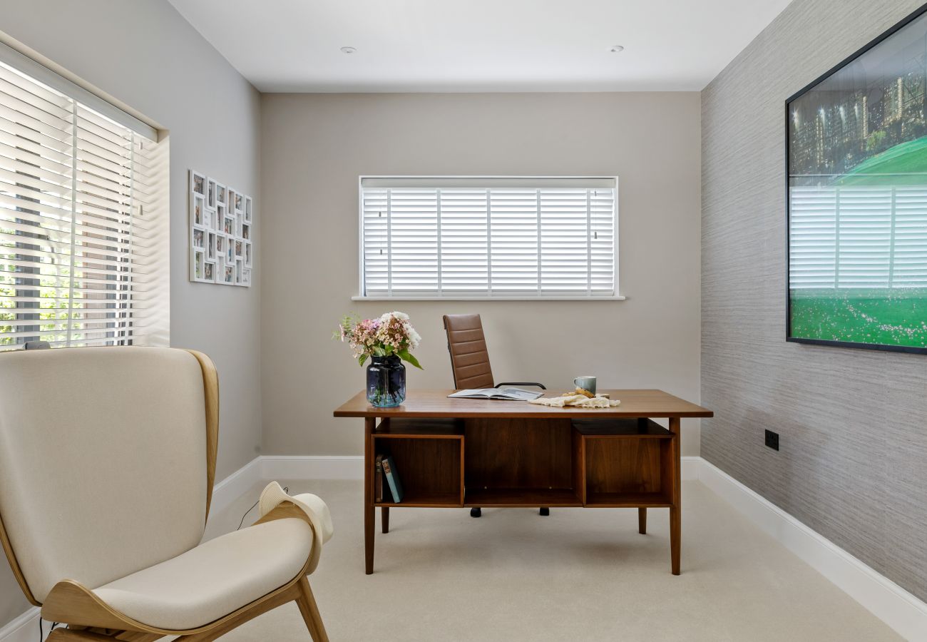 Fresh Escapes - Gable View - luxury riverside sanctuary sleeps 12