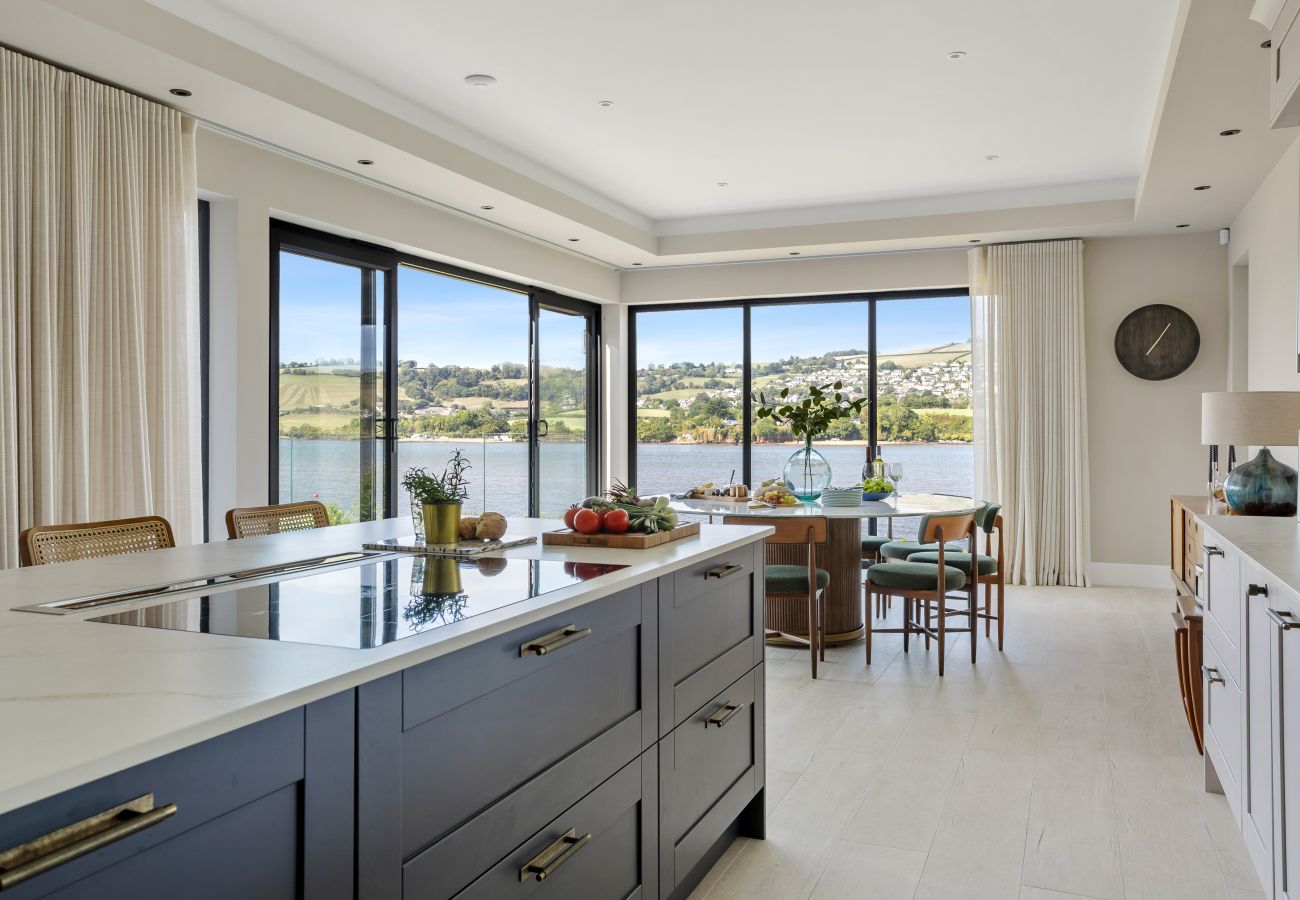 Fresh Escapes - Gable View - luxury riverside sanctuary sleeps 12