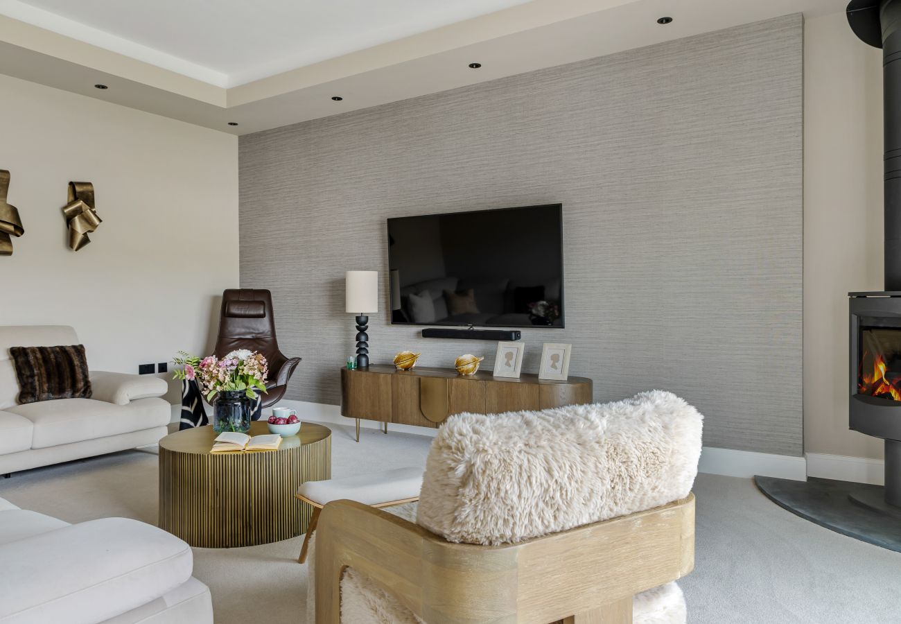 Fresh Escapes - Gable View - luxury riverside sanctuary sleeps 12