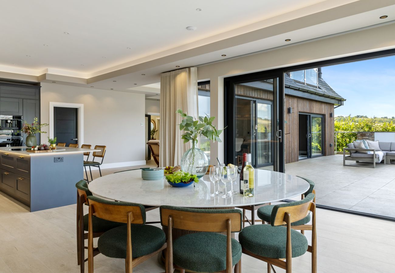 Fresh Escapes - Gable View - luxury riverside sanctuary sleeps 12