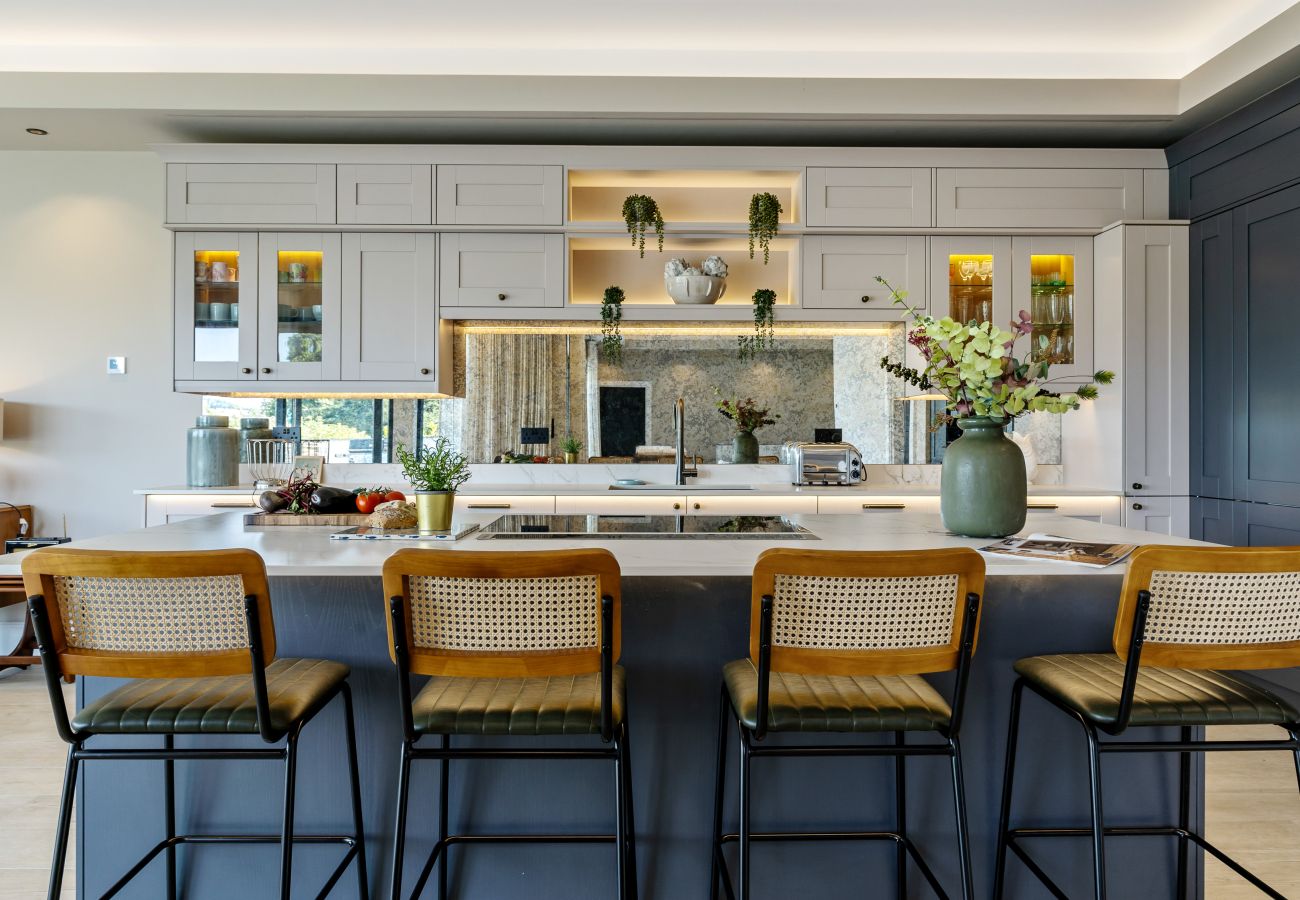 Fresh Escapes - Gable View - luxury riverside sanctuary sleeps 12