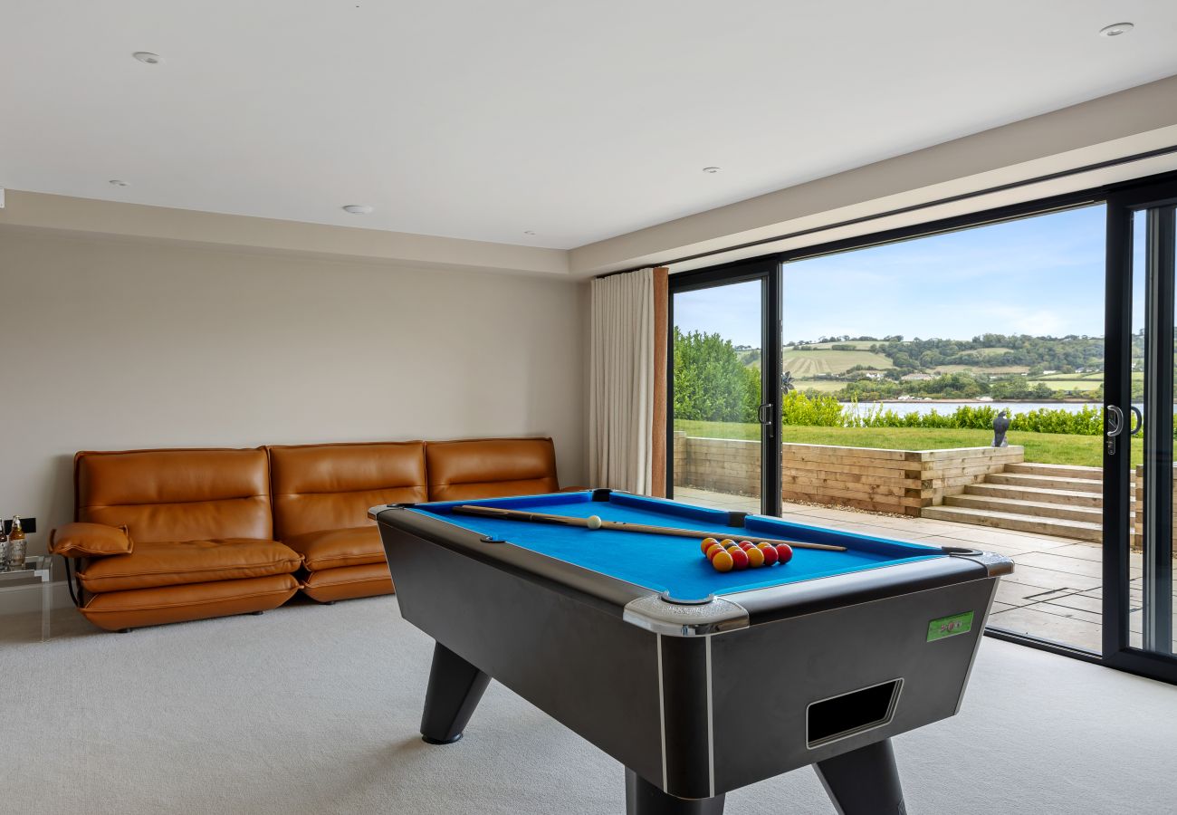 Fresh Escapes - Gable View - luxury riverside sanctuary sleeps 12