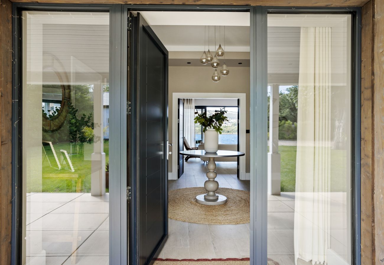 Fresh Escapes - Gable View - luxury riverside sanctuary sleeps 12