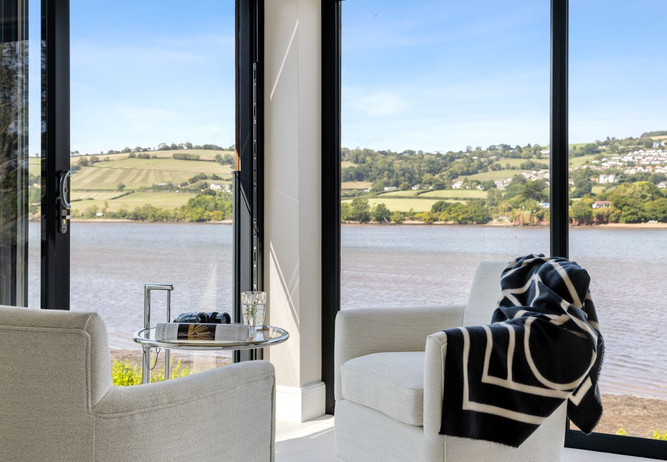 Fresh Escapes - Gable View - luxury riverside sanctuary sleeps 12