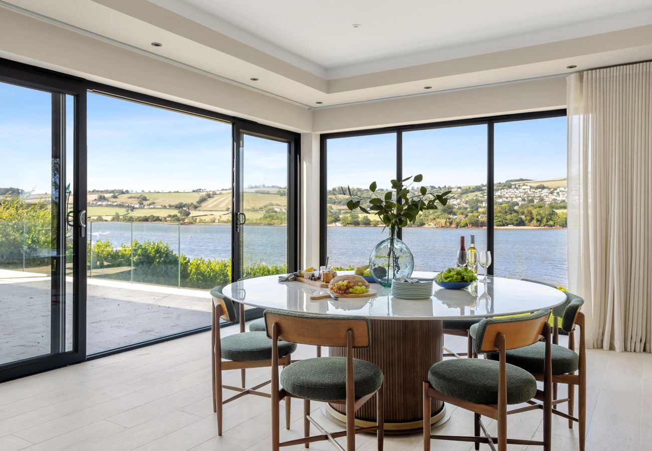 Fresh Escapes - Gable View - luxury riverside sanctuary