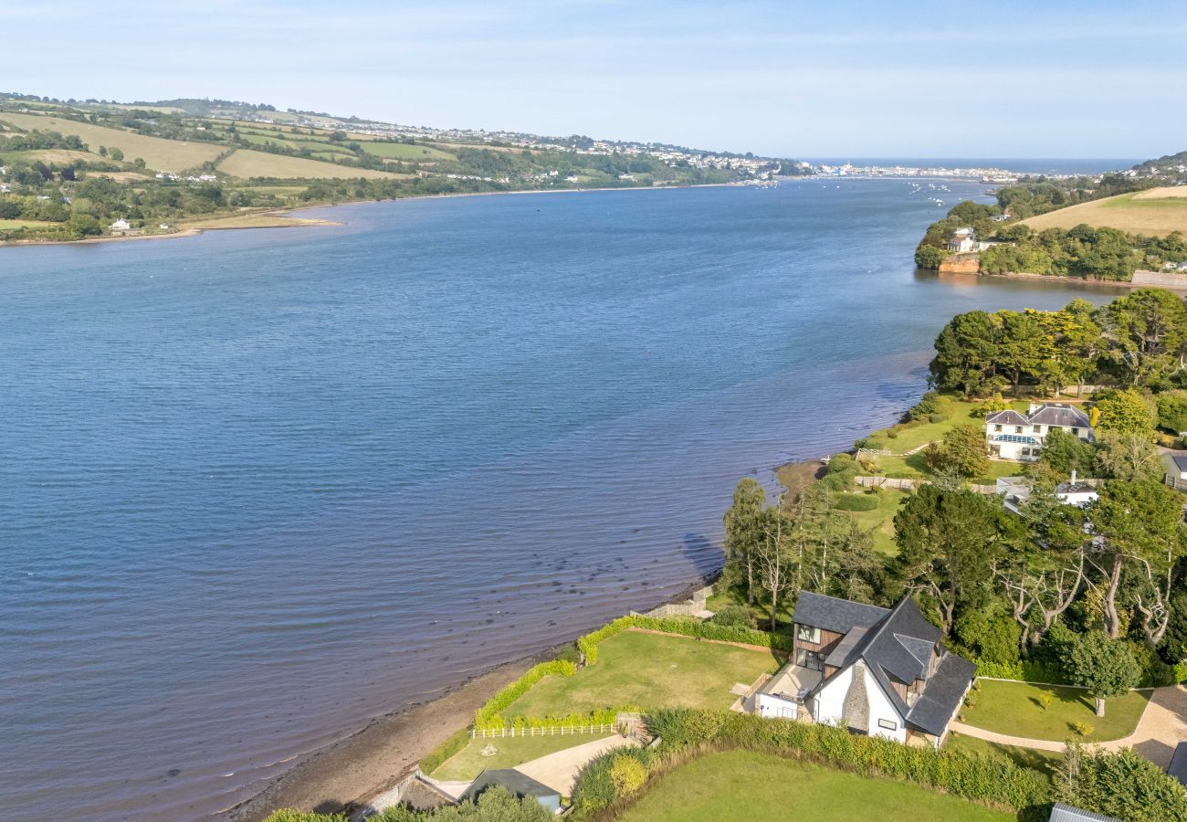 Fresh Escapes - Gable View - luxury riverside sanctuary sleeps 12