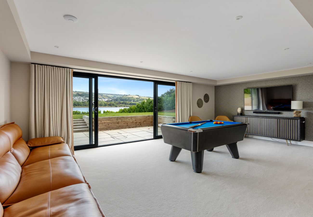 Fresh Escapes - Gable View - luxury riverside sanctuary sleeps 12