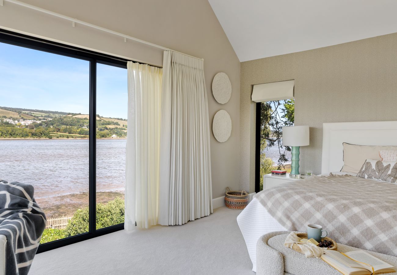 Fresh Escapes - Gable View - luxury riverside sanctuary sleeps 12