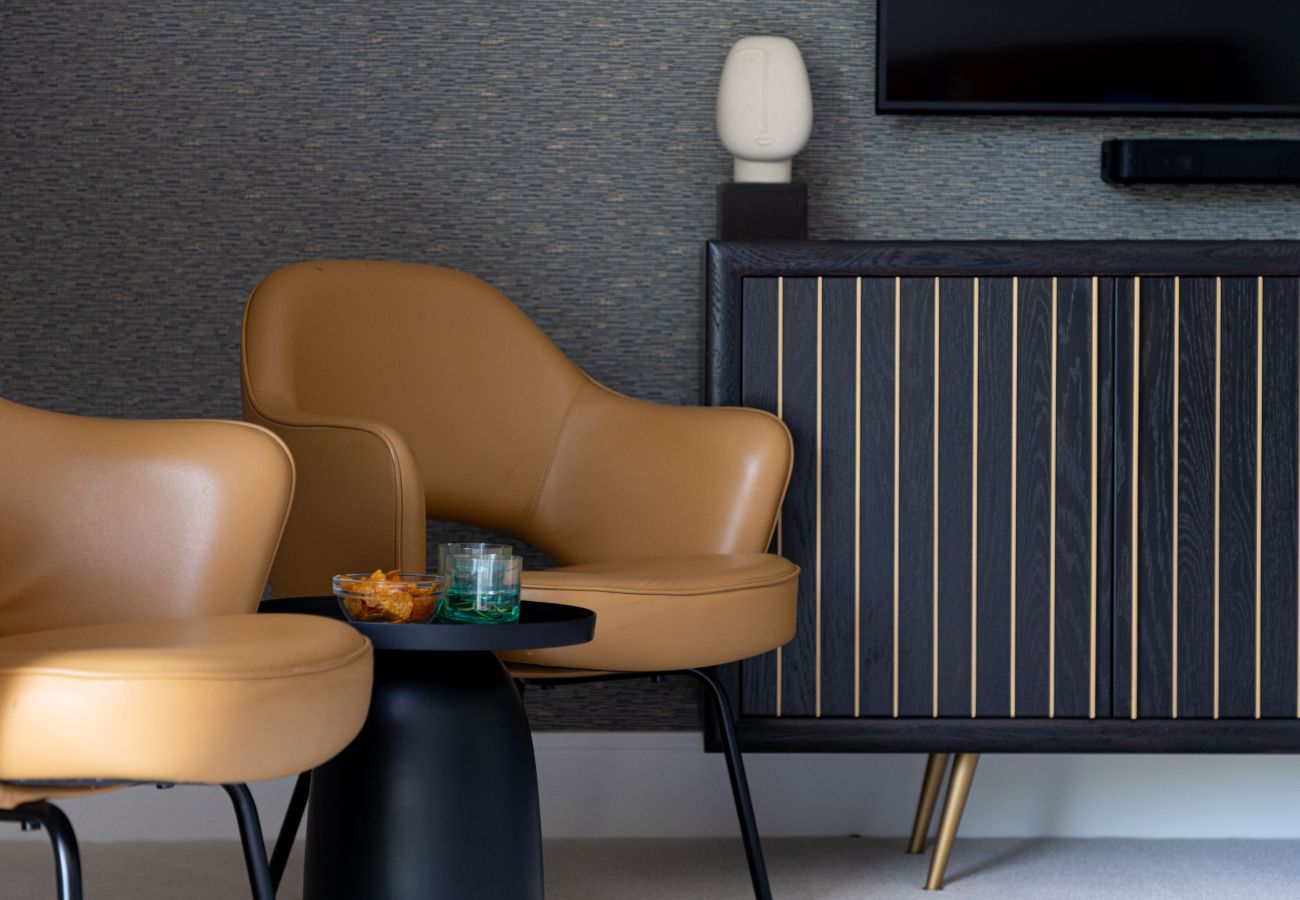 Fresh Escapes - Gable View - luxury riverside sanctuary sleeps 12