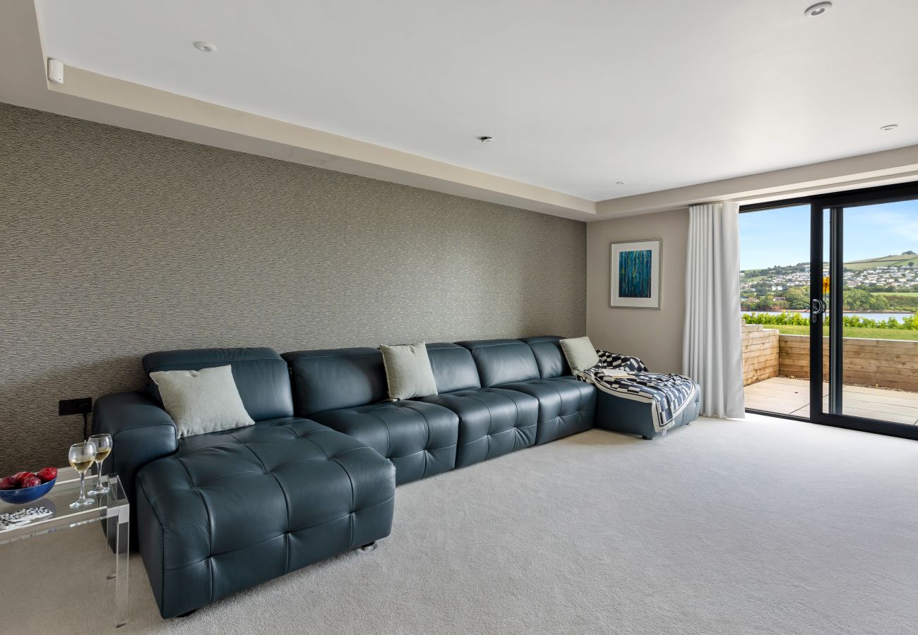 Fresh Escapes - Gable View - luxury riverside sanctuary sleeps 12