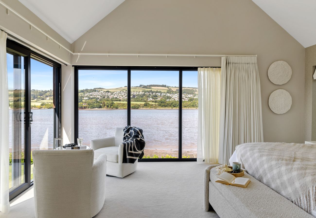 Fresh Escapes - Gable View - luxury riverside sanctuary sleeps 12