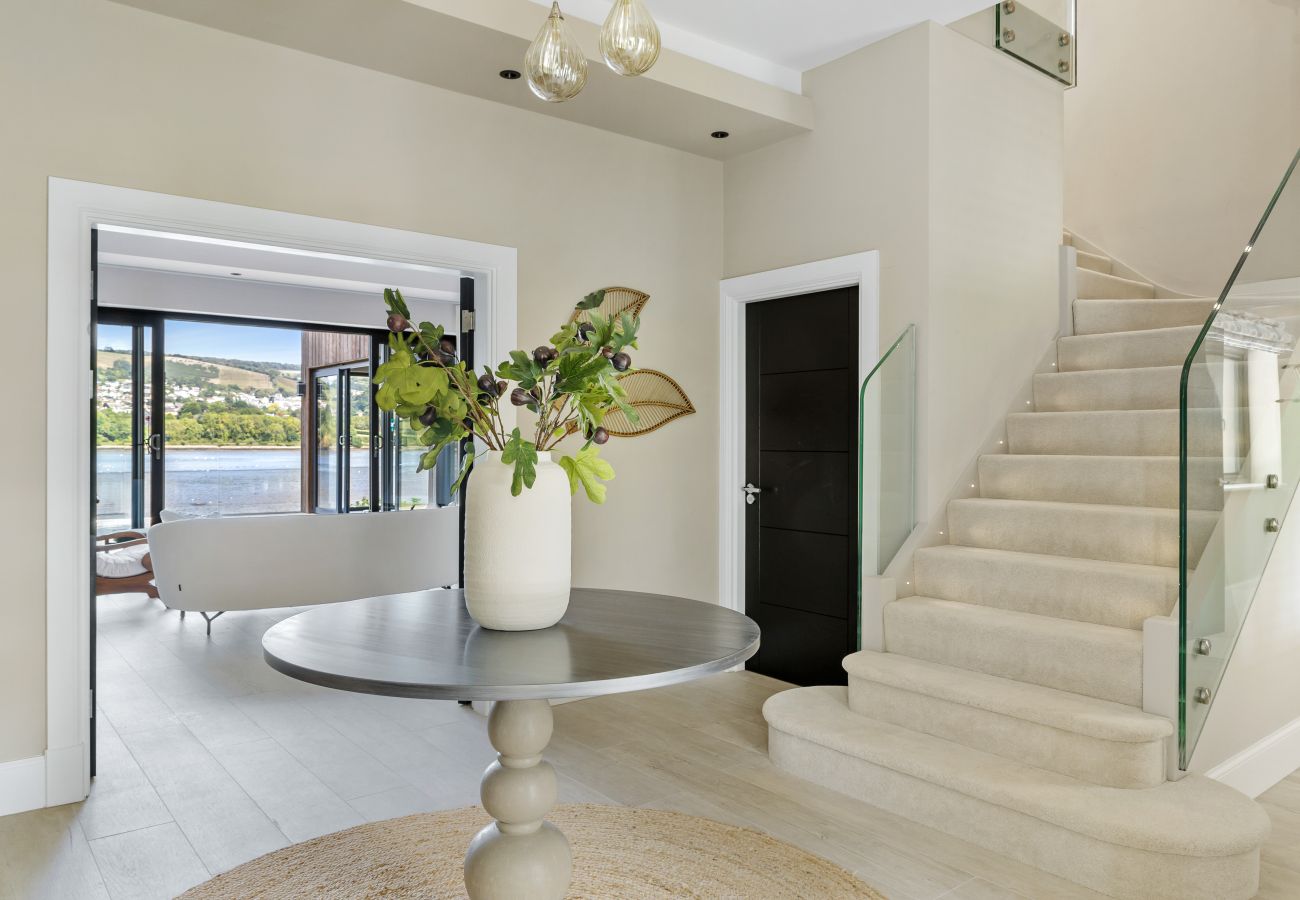 Fresh Escapes - Gable View - luxury riverside sanctuary sleeps 12