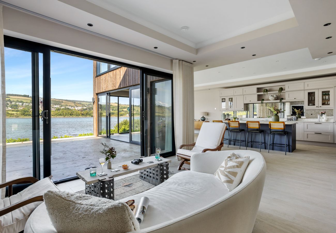 Fresh Escapes - Gable View - luxury riverside sanctuary sleeps 12