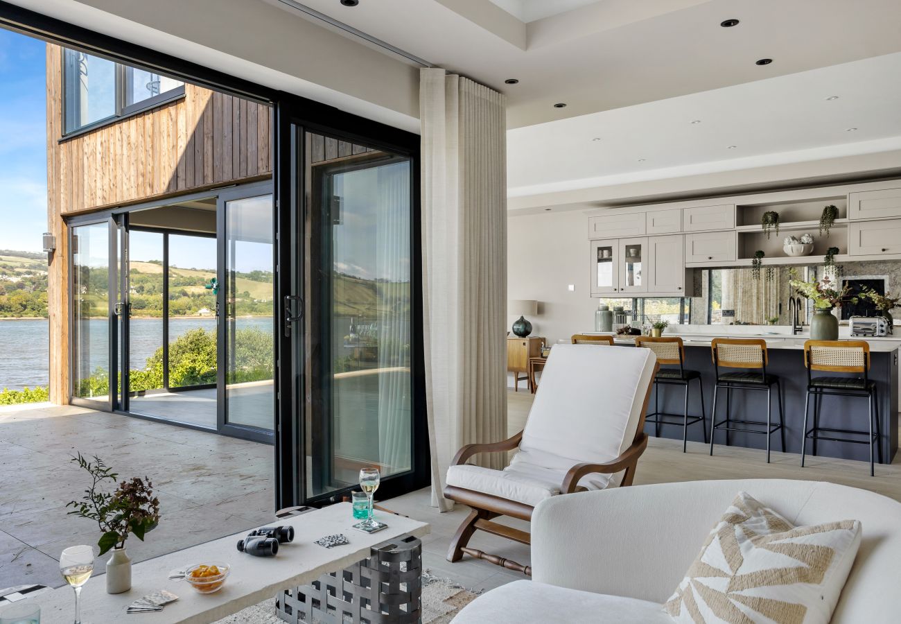 Fresh Escapes - Gable View - luxury riverside sanctuary sleeps 12