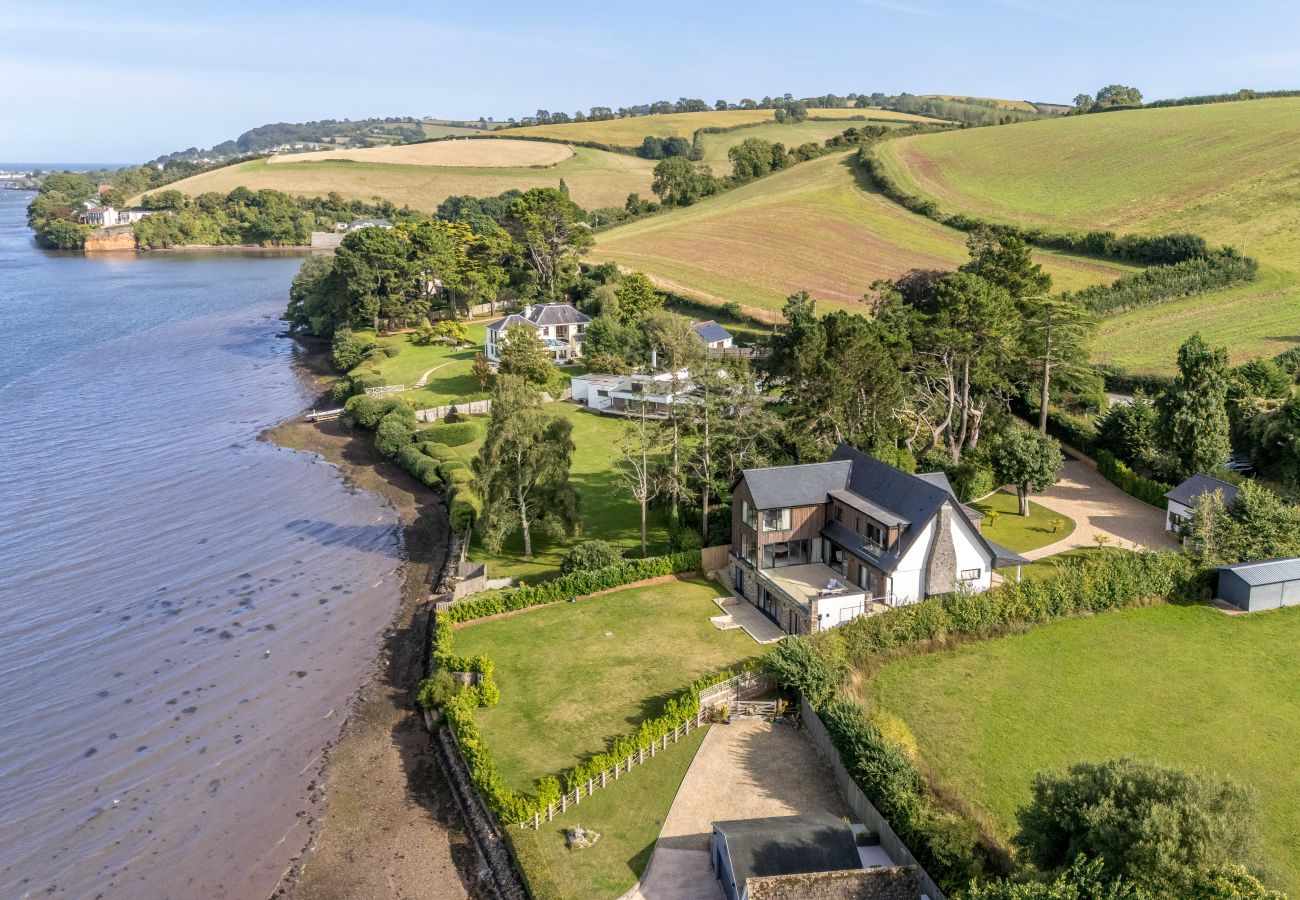 Gable View - riverside luxury sanctuary
