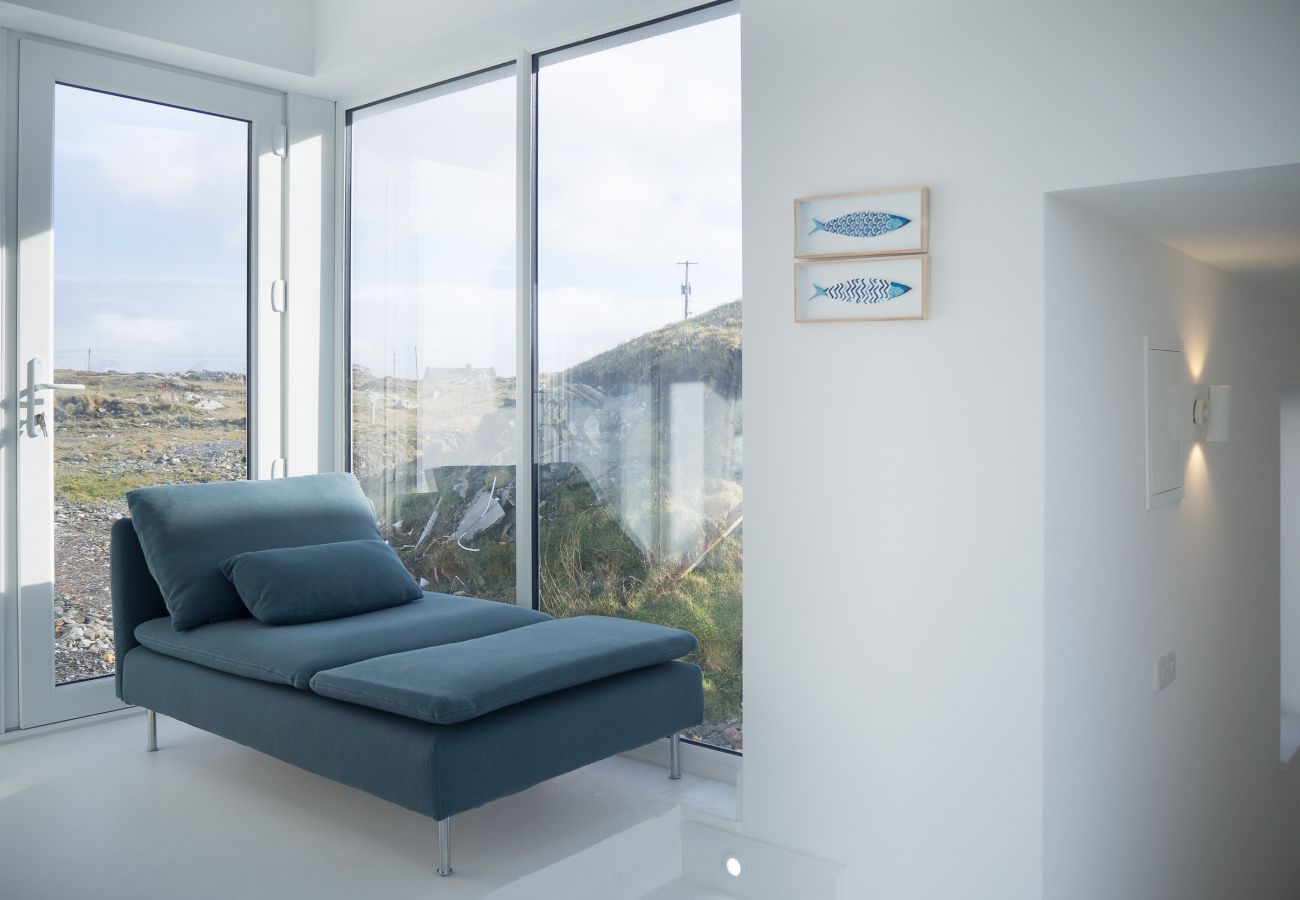 House in Ballyconneely - Doleen Quay House is a luxurious beach holiday home