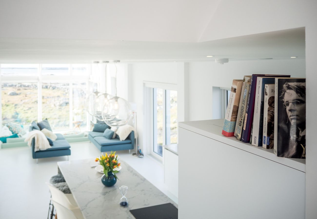 House in Ballyconneely - Doleen Quay House is a luxurious beach holiday home