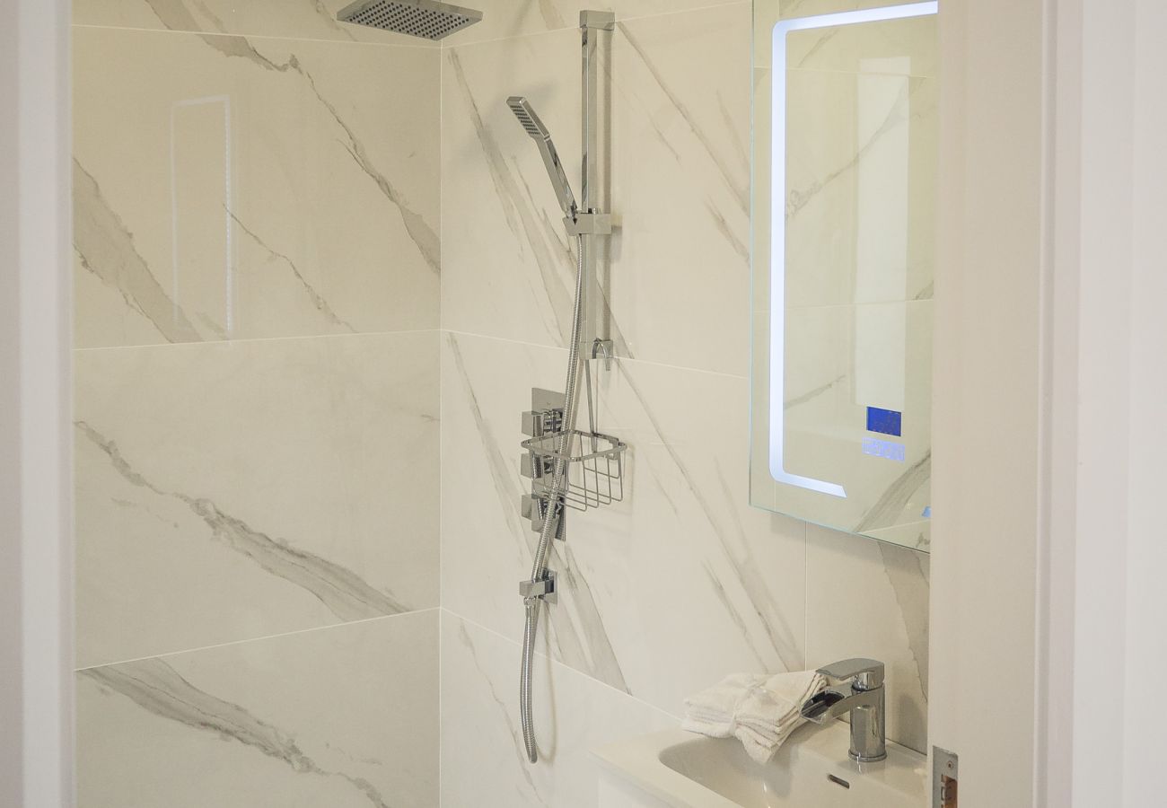 House in Ballyconneely - Doleen Quay House is a luxurious beach holiday home