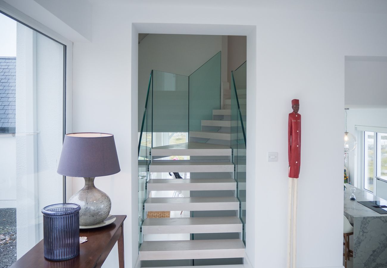 House in Ballyconneely - Doleen Quay House is a luxurious beach holiday home