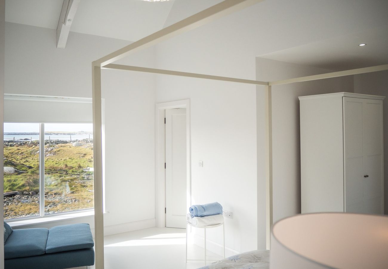 House in Ballyconneely - Doleen Quay House is a luxurious beach holiday home