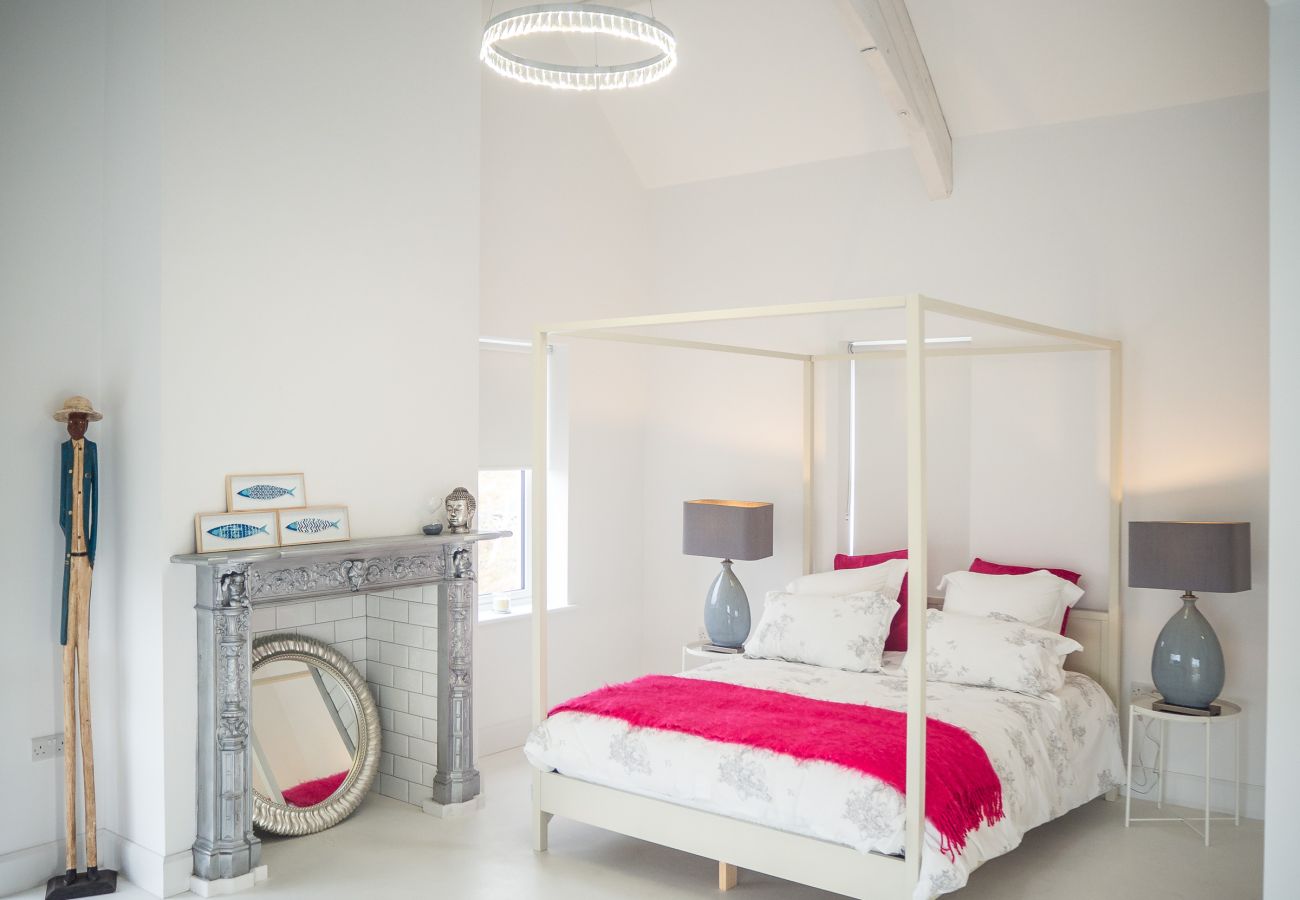 House in Ballyconneely - Doleen Quay House is a luxurious beach holiday home