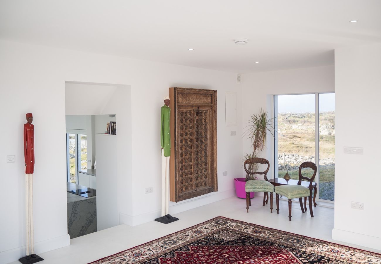 House in Ballyconneely - Doleen Quay House is a luxurious beach holiday home